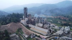 सिमेन्ट उद्योगको प्रदुषणले स्थानीयवासीलाई सास्ती